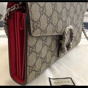100%auth gorgeous Cross body or clutch Gucci bag.
